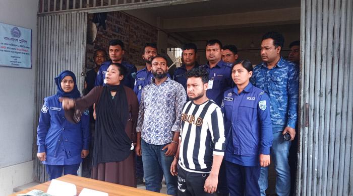 দিনাজপুরে ব্যবসায়ীকে অপহরণ করে অশ্লীন ছবি তুলে ইন্টারনেটে ছেড়ে দেয়ার হুমকি, গ্রেফতার ৩