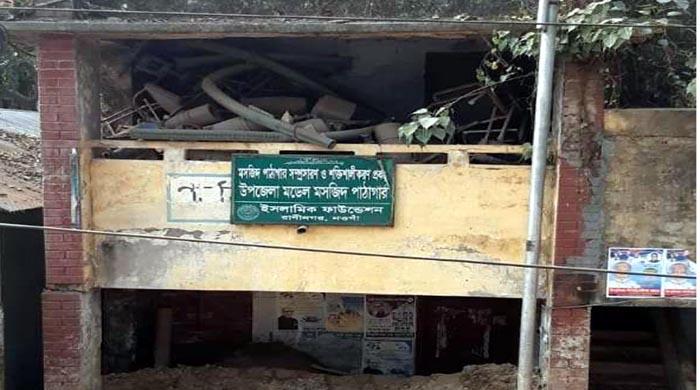 রাণীনগরে মডেল পাঠাগারের কার্যক্রম দৃশ্যমান না থাকলেও বেতন-ভাতা উত্তোলন করা হচ্ছে নিয়মিত