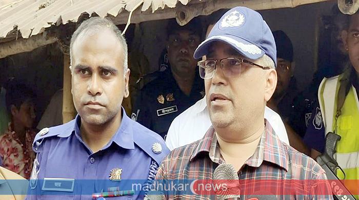 নওগাঁর নিয়ামতপুরে চার খুনের ঘটনায় পুলিশি হেফাজতে বাবা-দুই বোন-ভাগনে