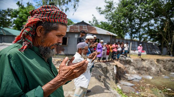  তিস্তার ভাঙন রক্ষায় মোনাজাত 