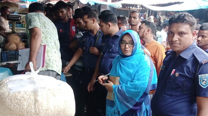 ফুলবাড়ীতে ভোক্তা অধিকারের অভিযানে দুই ব্যবসায়িকে অর্থদণ্ড