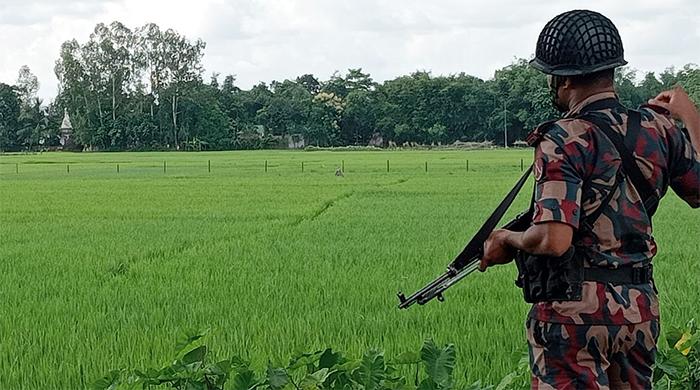 লালমনিরহাট সীমান্তে বিএসএফের কাঁটাতারের বেড়া নির্মাণের চেষ্টা, বিজিবির বাধা