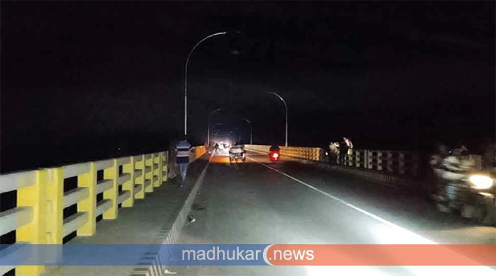 মওলানা ভাসানী সেতুর ল্যাম্পপোস্টের তার চুরি