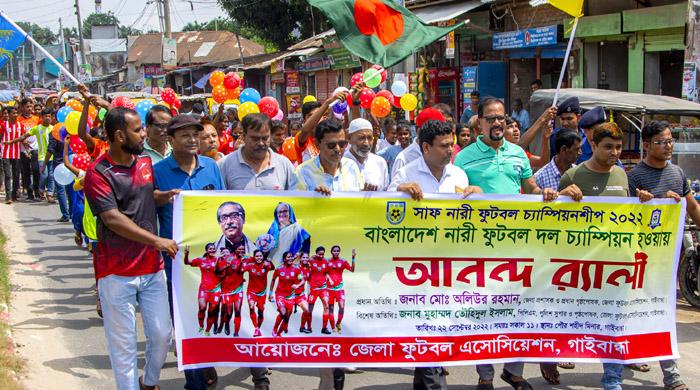 নারী ফুটবল দল চ্যাম্পিয়ন হওয়ার গৌরব  অর্জন করায় গাইবান্ধায় আনন্দ র‌্যালি