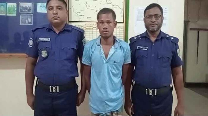 স্বামীর ধারালো অস্ত্রের আঘাতের গৃহবধু খুন ঘাতক স্বামী গ্রেফতার স্বামীর ধারালো অস্ত্রের আঘাতের গৃহবধু খুন ঘাতক স্বামী গ্রেফতার