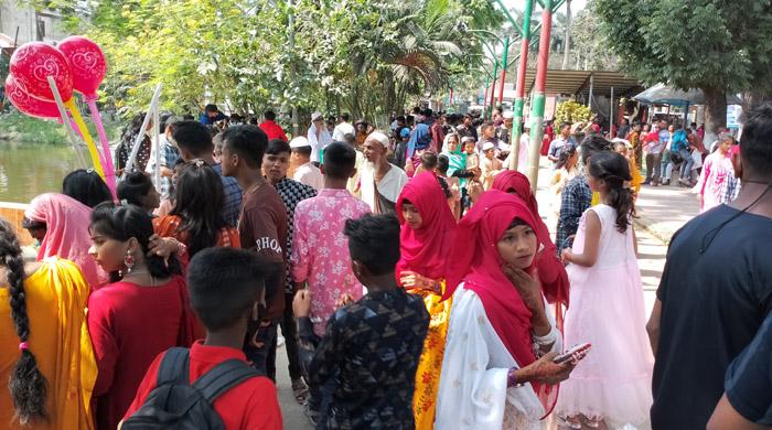 গাইবান্ধার বিনোদন কেন্দ্রগুলোতে উপচে পরা ভীর