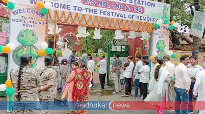 পশ্চিমবঙ্গের বিধানসভা নির্বাচন: ১৫২ আসনে শুরু হলো প্রথম দফার ভোটগ্রহণ