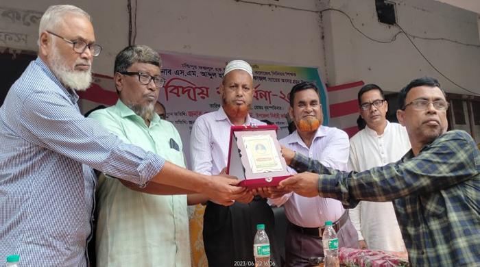 চন্ডিপুর স্কুল ও কলেজের শিক্ষক কাজলের বিদায় সংবর্ধনা