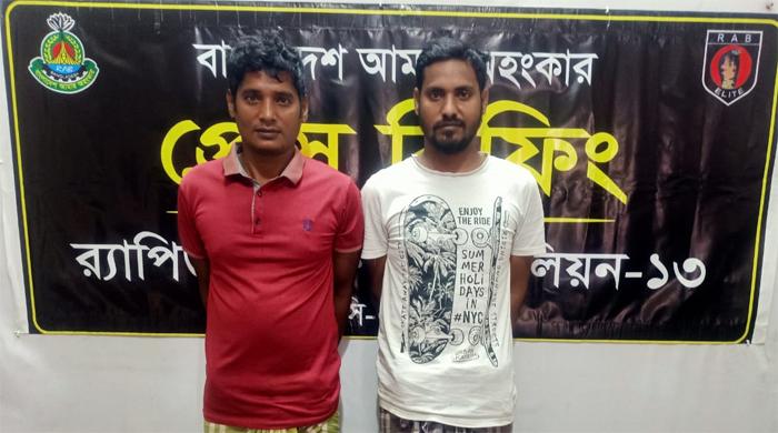 যৌথ অভিযানে হত্যা মামলার দুই পলাতক আসামী বগুড়া থেকে গ্রেফতার