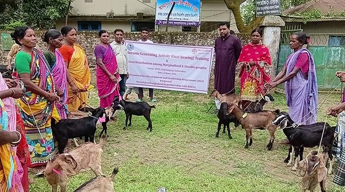 গোবিন্দগঞ্জে প্রতিবন্ধী ও দুঃস্থ ক্ষুদ্র নৃ-তাত্ত্বিক জনগোষ্ঠীর মাঝে ছাগল বিতরণ
