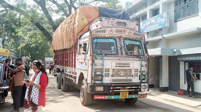 হিলি স্থলবন্দর দিয়ে রেকর্ড পরিমাণ চাল আমদানি