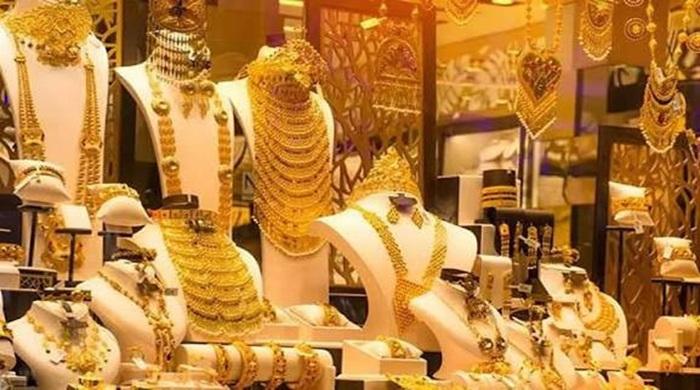সোনার দাম আরো কমল, ভরিতে কত?