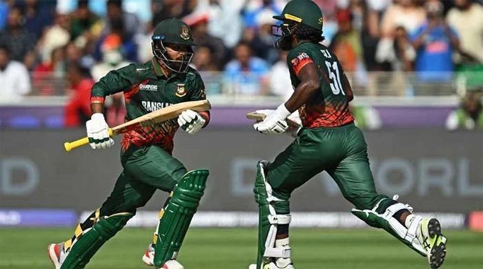 নিউজিল্যান্ডের বিপক্ষে বাঁচা-মরার লড়াইয়ে ব্যাটিংয়ে বাংলাদেশ