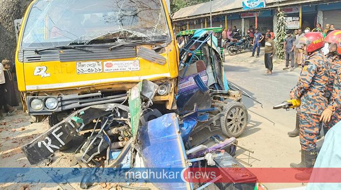 সাদুল্লাপুরে কার্ভাড ভ্যান চাপায় ইজিবাইক চালকসহ দুইজন নিহত ও ৫ জন আহত 