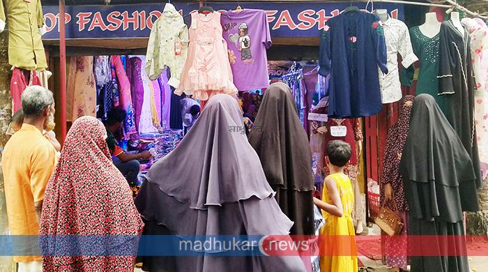 সাঘাটায় জমে উঠেছে ঈদের কেনাকাটা, বিপণিবিতানে উপচে পড়া ভিড়