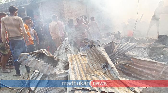 সুন্দরগঞ্জে আগুনে পুড়ল দুই ভাইয়ের ৫ বসতঘর