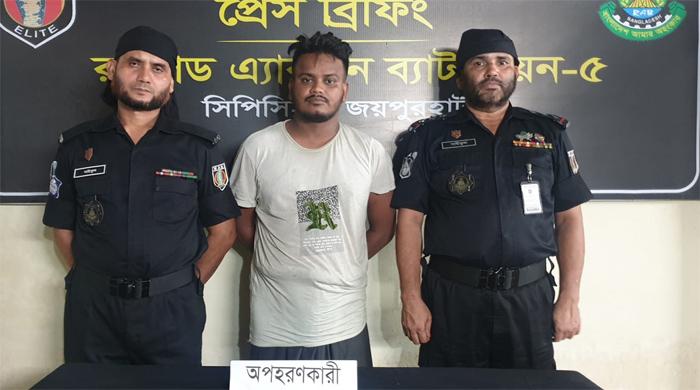 নওগাঁয় অপহরণকারী দলের মূলহোতা গ্রেপ্তার ॥ দুই ছাত্র উদ্ধার