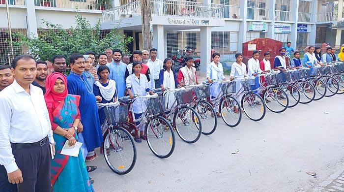 সরকার পশ্চাৎপদ নৃ-তাত্ত্বিক জনগোষ্ঠীকে মূল স্রোতধারায় সম্পৃক্ত করতে বদ্ধপরিকর-মনোরঞ্জন শীল গোপাল এমপি