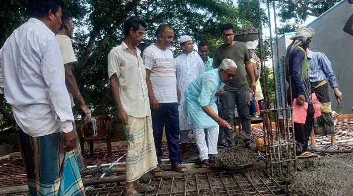 জেলা পরিষদ মসজিদের ছাঁদ ঢালাইয়ের উদ্বোধন