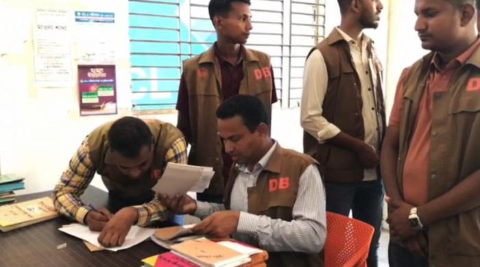 কুরিয়ার অফিসে কোটি টাকার সন্দেহজনক লেনদেন, ম্যানেজার আটক