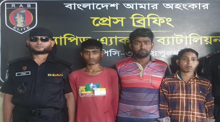 বদলগাছীতে ৭২০পিস টাপেন্টাডল ট্যাবলেটসহ গ্রেফতার ৩