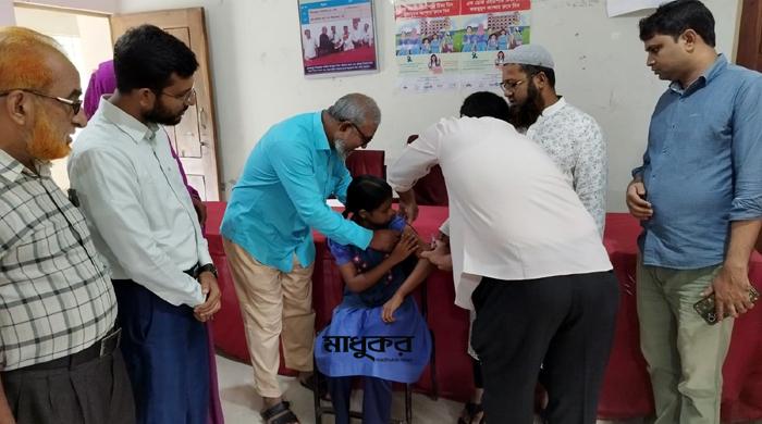 সুন্দরগঞ্জে জরায়ুমুখ ক্যান্সার প্রতিরোধে এইচপিভি টিকাদান শুরু 