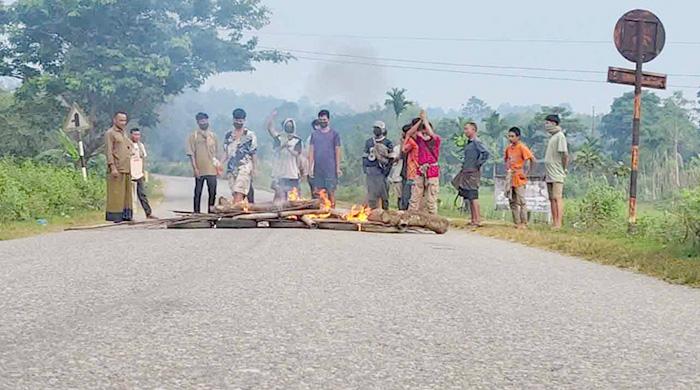 খাগড়াছড়িতে অর্ধদিবস সড়ক ও নৌপথ অবরোধ, স্থবির পর্যটন