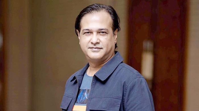 সংগীতশিল্পী আসিফ আকবরের গাড়ি লক্ষ্য করে গুলিবর্ষণ