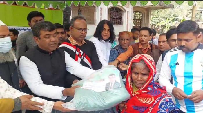 গোবিন্দগঞ্জে অসহায় শীতার্ত মানুষের মাঝে কম্বল বিতরণ