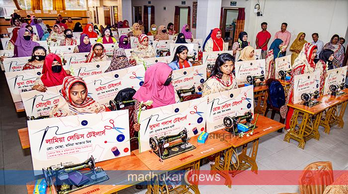 গাইবান্ধার অসচ্ছল ৪০ কিশোরীর বিষন্ন মুখে হাসির ঝিলিক