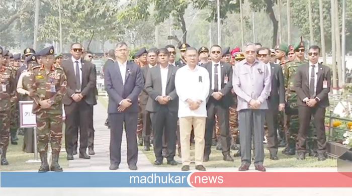 পিলখানায় নিহত সেনাদের প্রতি রাষ্ট্রপতি ও প্রধানমন্ত্রীর শ্রদ্ধা