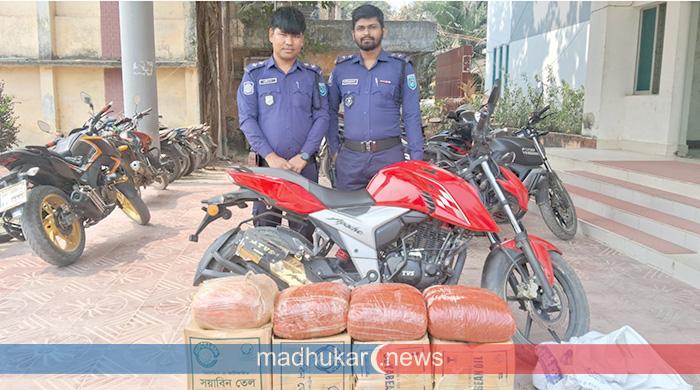 গোবিন্দগঞ্জে ২০ কেজি গাঁজাসহ মোটরসাইকেল জব্দ 