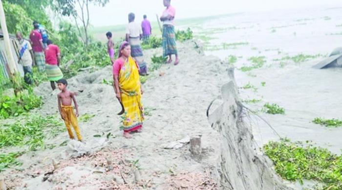 টানা বৃষ্টি ও উজান থেকে নেমে আসা পাহাড়ি ঢলে টালমাটাল তিস্তা 