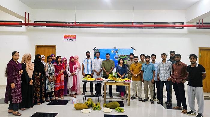 ‎নজরুল বিশ্ববিদ্যালয়ে বগুড়া জেলা এসোসিয়েশনের বৈচিত্র‍্যময় ফল উৎসব