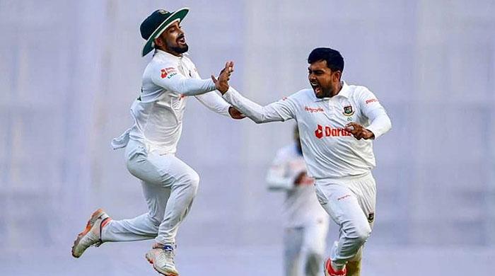 জয়ের জন্য আর মাত্র ৩ উইকেট দরকার বাংলাদেশের