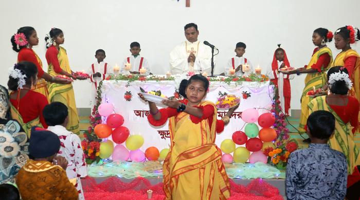 উৎসাহ-উদ্দীপনায় ফুলবাড়ীতে বড়দিন উদযাপন