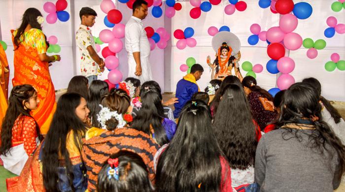 হিন্দু সম্প্রদায়ের অন্যতম ধর্মীয় উৎসব সরস্বতী পূজা উদযাপিত
