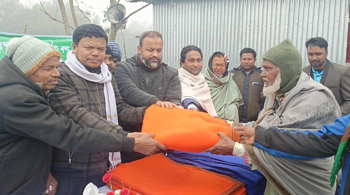 গাইবান্ধায় এলিট রক্তদান ফাউন্ডেশনের শীত বস্ত্র বিতরণ