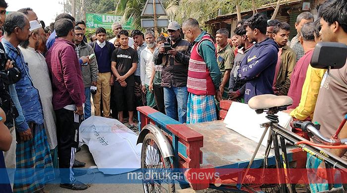 গাইবান্ধায় ট্রাক চাপায় প্রাণ গেল হেলপারের