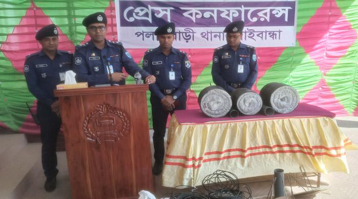 পলাশবাড়ীতে ২৪ কেজি গাঁজাসহ ৩ ব্যবসায়ী গ্রেফতার 