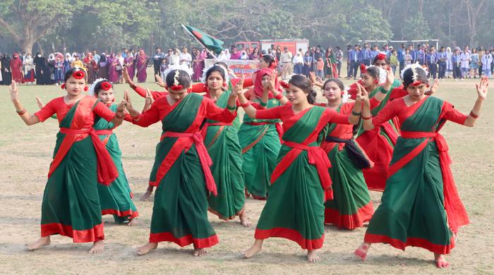 উৎসাহ উদ্দীপনার মধ্য দিয়ে ফুলবাড়ীতে মহান স্বাধীনতা ও জাতীয় দিবস পালন করা হয়েছে