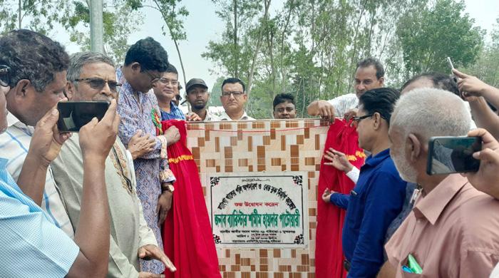 ল্যাংগা খালের পলি অপসরণ ও বেড ব্লক নির্মাণ কাজ শুরু