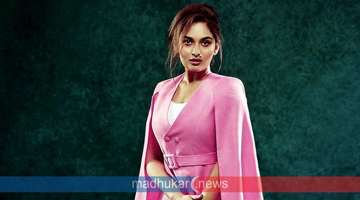 থমকে যাওয়া ক্যারিয়ার গড়ার চেষ্টা অভিনেত্রী মার্টিনের