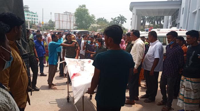 দিনাজপুরে যাত্রীবাহী বাসের সাথে মুখোমুখি মোটরসাইকেলের সংঘর্ষের ঘটনায় মামা ভাগিনা নিহত