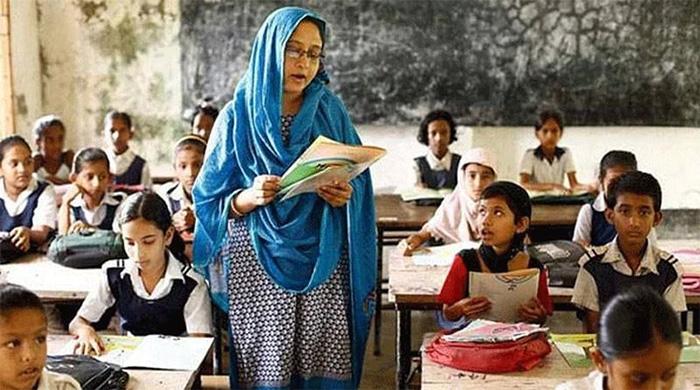 তিন দফা দাবিতে কর্মবিরতিতে প্রাথমিকের সহকারী শিক্ষকেরা