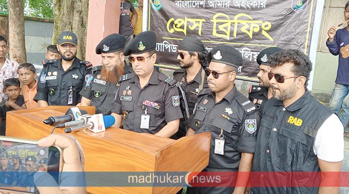 দিনাজপুর পশুর হাটে নিরাপত্তা জোরদার করেছে র‌্যাব