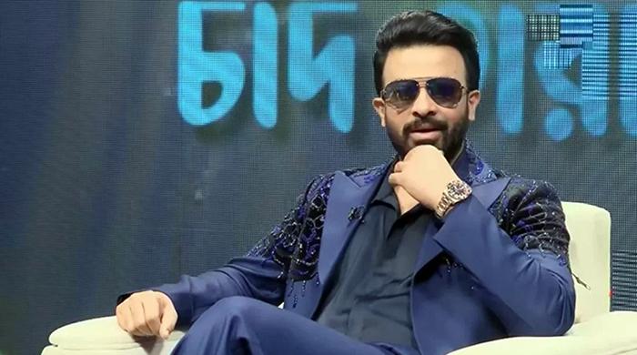 কোন তরুণীর প্রেমে পড়েছিলেন শাকিব খান
