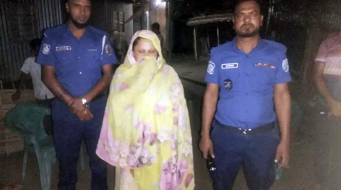 স্বামীর সঙ্গে অভিমান করে পদ্মায় ঝাঁপ দেওয়া নারীকে জীবিত উদ্ধার