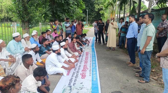 তিস্তার ভাঙ্গন রোধে পানি উন্নয়ন বোর্ড অফিসে অবস্থান কর্মসূচি