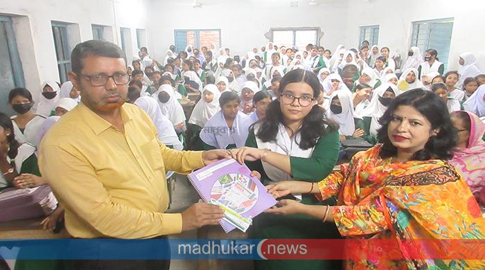 গাইবান্ধার আসাদুজ্জামান স্কুল এন্ড কলেজে মাদক ও বাল্যবিয়ে বিরোধী সভা